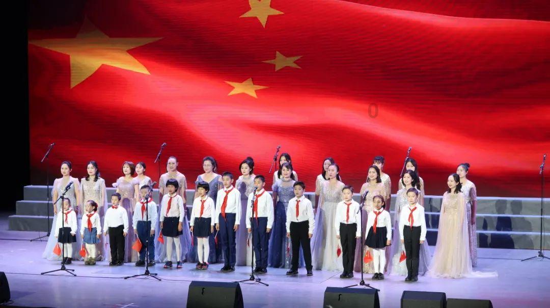 他对所有的女人都很随意,开玩笑什么的。唯独对我都是一本正经,甚至有时候不说话,说话也是语无伦次的?-专业问答平台
